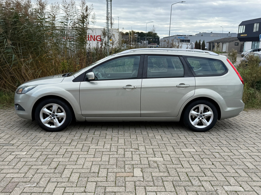 48457992-7.jpg